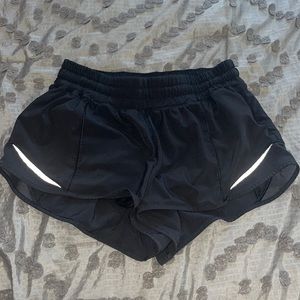 Lululemon Hotty Hot 2.5 inch shorts